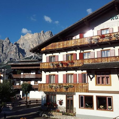 Hotel Bellaria - Cortina D'Ampezzo Ngoại thất bức ảnh