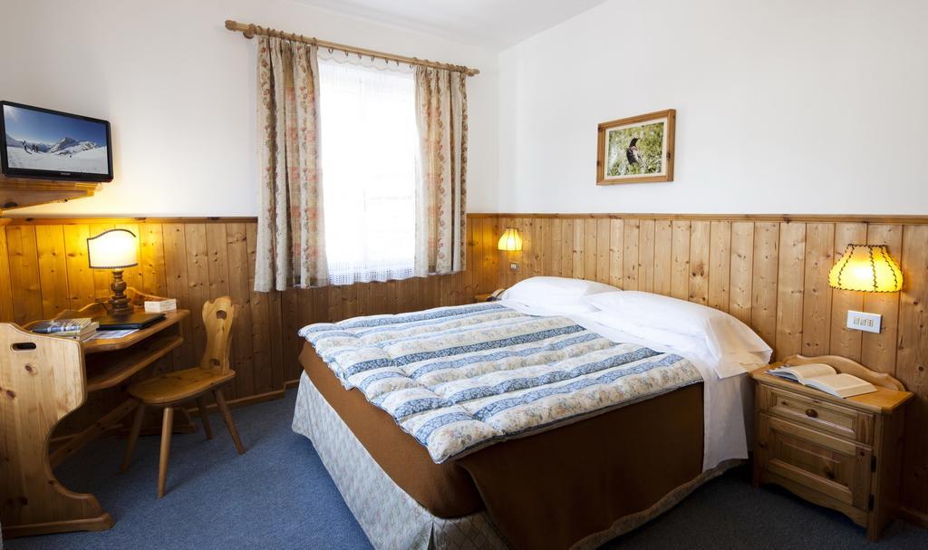 Hotel Bellaria - Cortina D'Ampezzo Phòng bức ảnh
