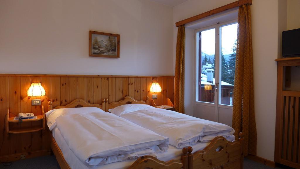 Hotel Bellaria - Cortina D'Ampezzo Phòng bức ảnh